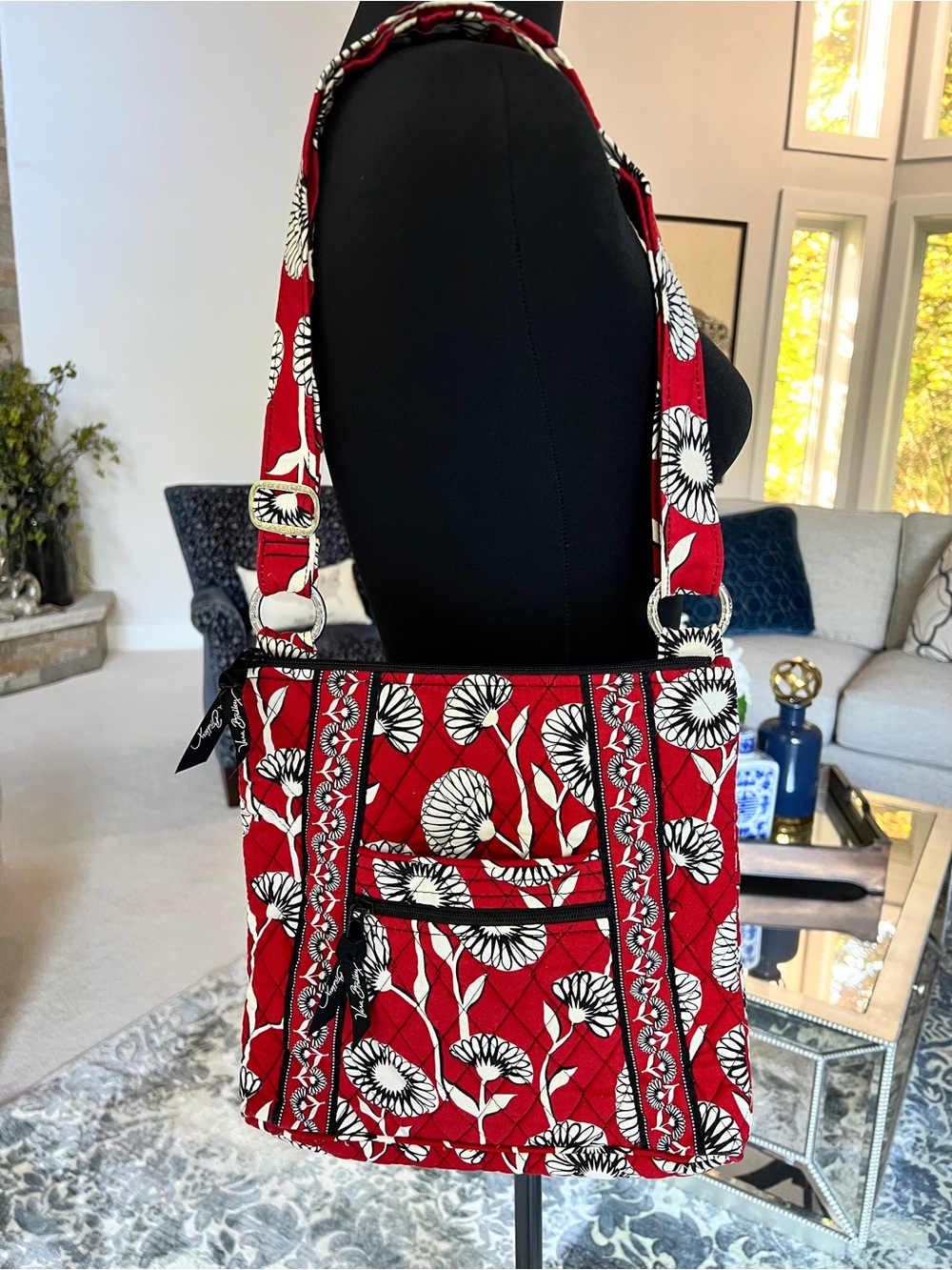 Vera Bradley Red and White Quilted Floral Crossbody Bag - Picture 3 of 11